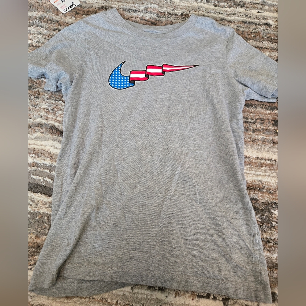 Nike Women's Gray Short Sleeve Tee